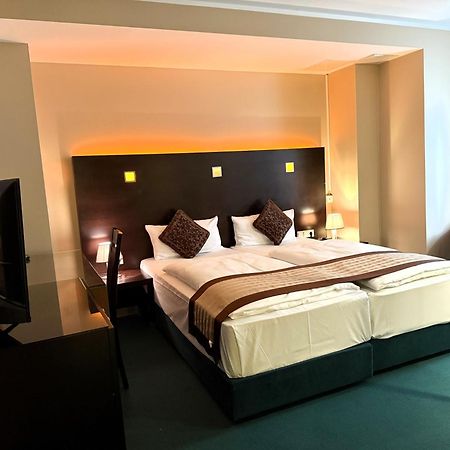 Hotel Lumiere An Der Messe "New Opening" Frankfurt am Main Buitenkant foto