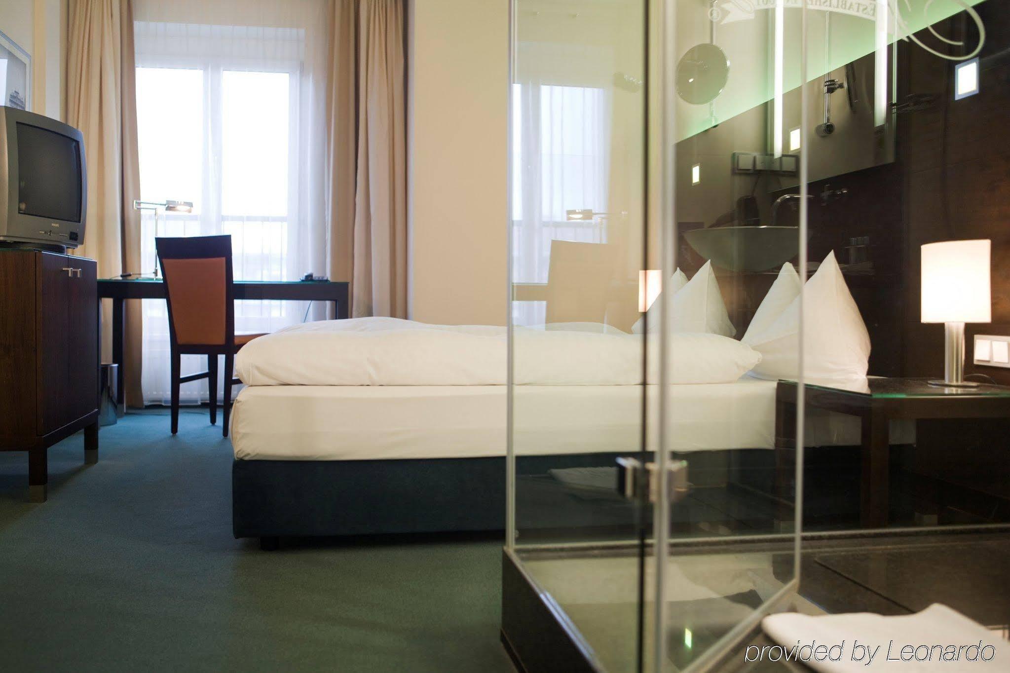 Hotel Lumiere An Der Messe "New Opening" Frankfurt am Main Buitenkant foto