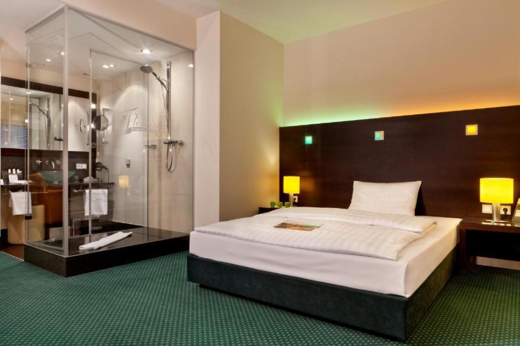 Hotel Lumiere An Der Messe "New Opening" Frankfurt am Main Buitenkant foto