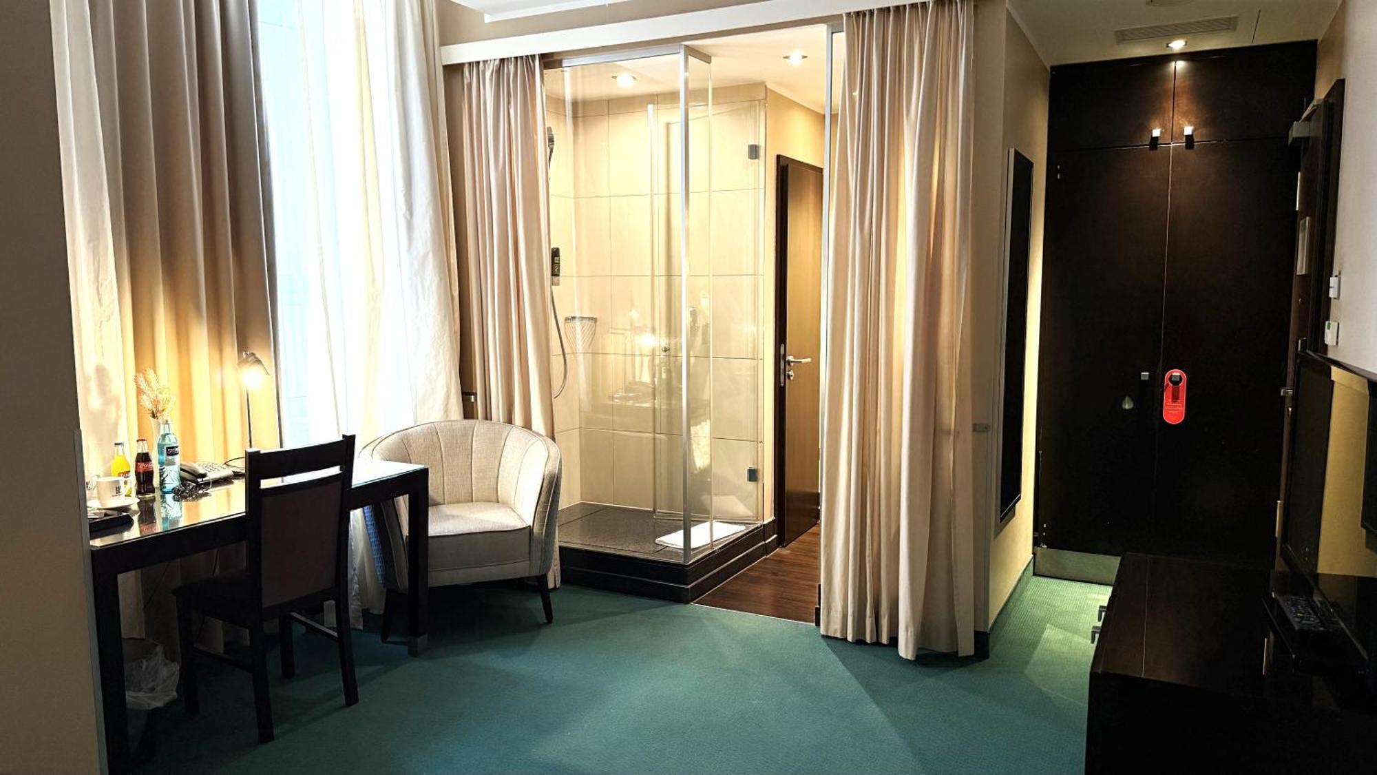 Hotel Lumiere An Der Messe "New Opening" Frankfurt am Main Buitenkant foto