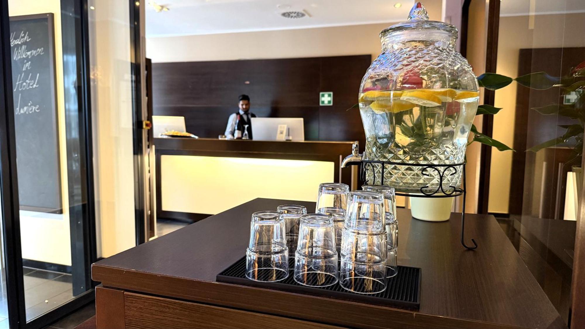 Hotel Lumiere An Der Messe "New Opening" Frankfurt am Main Buitenkant foto