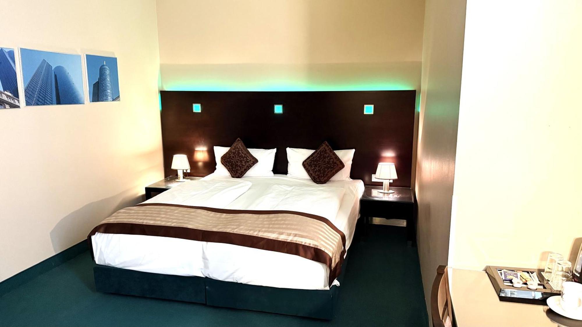 Hotel Lumiere An Der Messe "New Opening" Frankfurt am Main Buitenkant foto