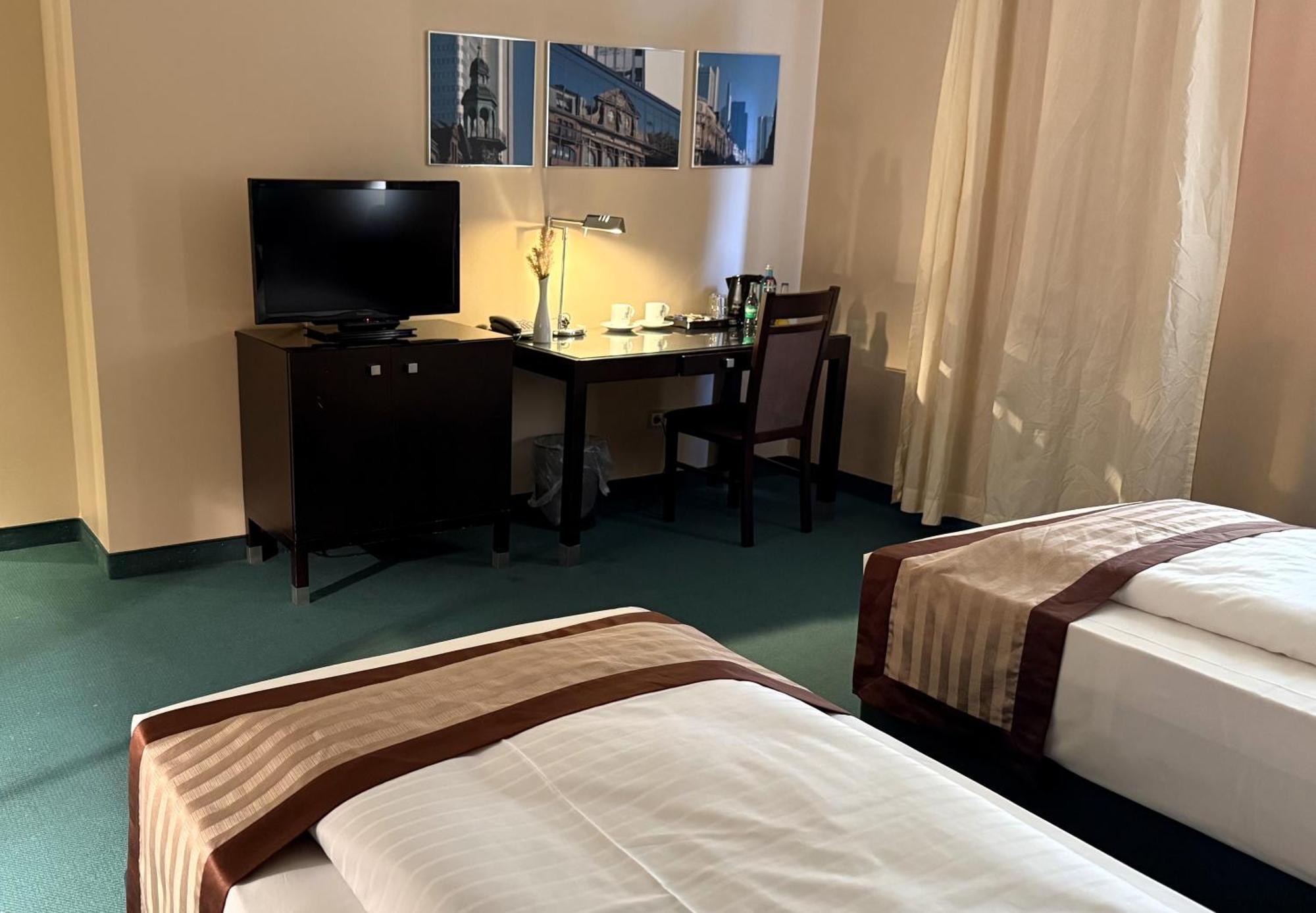 Hotel Lumiere An Der Messe "New Opening" Frankfurt am Main Buitenkant foto