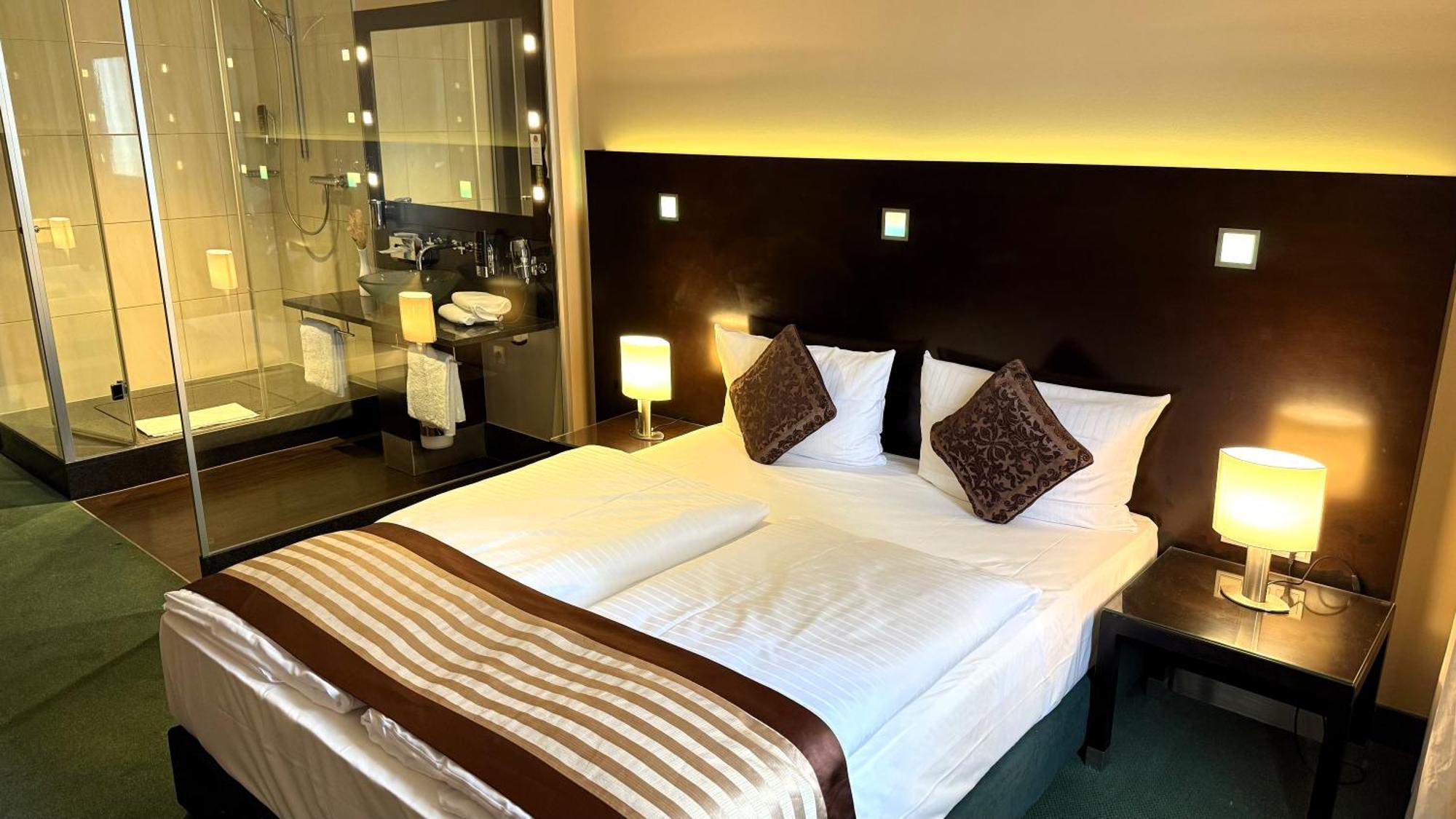 Hotel Lumiere An Der Messe "New Opening" Frankfurt am Main Buitenkant foto