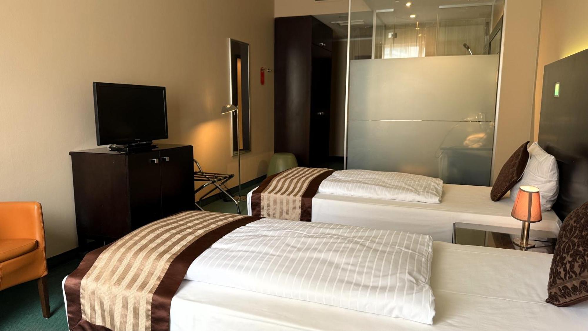 Hotel Lumiere An Der Messe "New Opening" Frankfurt am Main Buitenkant foto