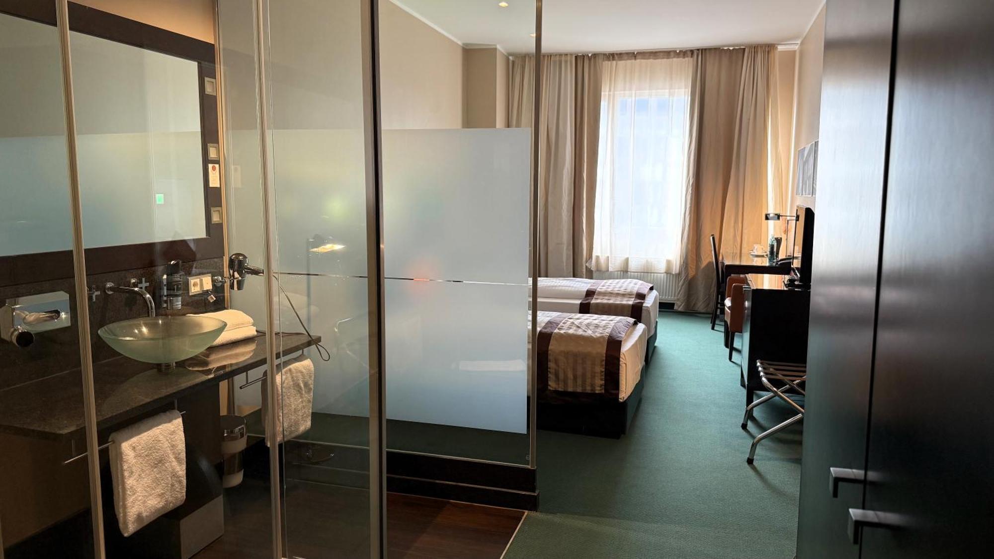 Hotel Lumiere An Der Messe "New Opening" Frankfurt am Main Buitenkant foto