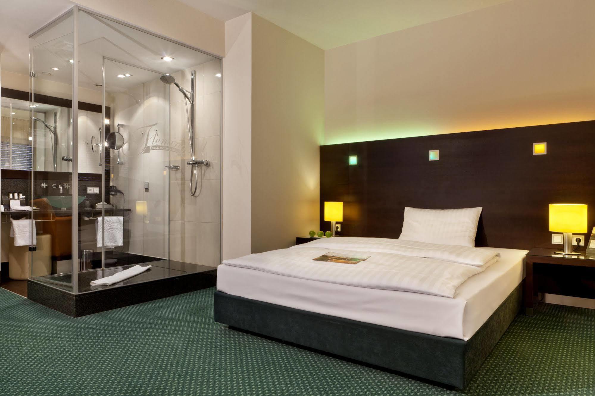 Hotel Lumiere An Der Messe "New Opening" Frankfurt am Main Buitenkant foto